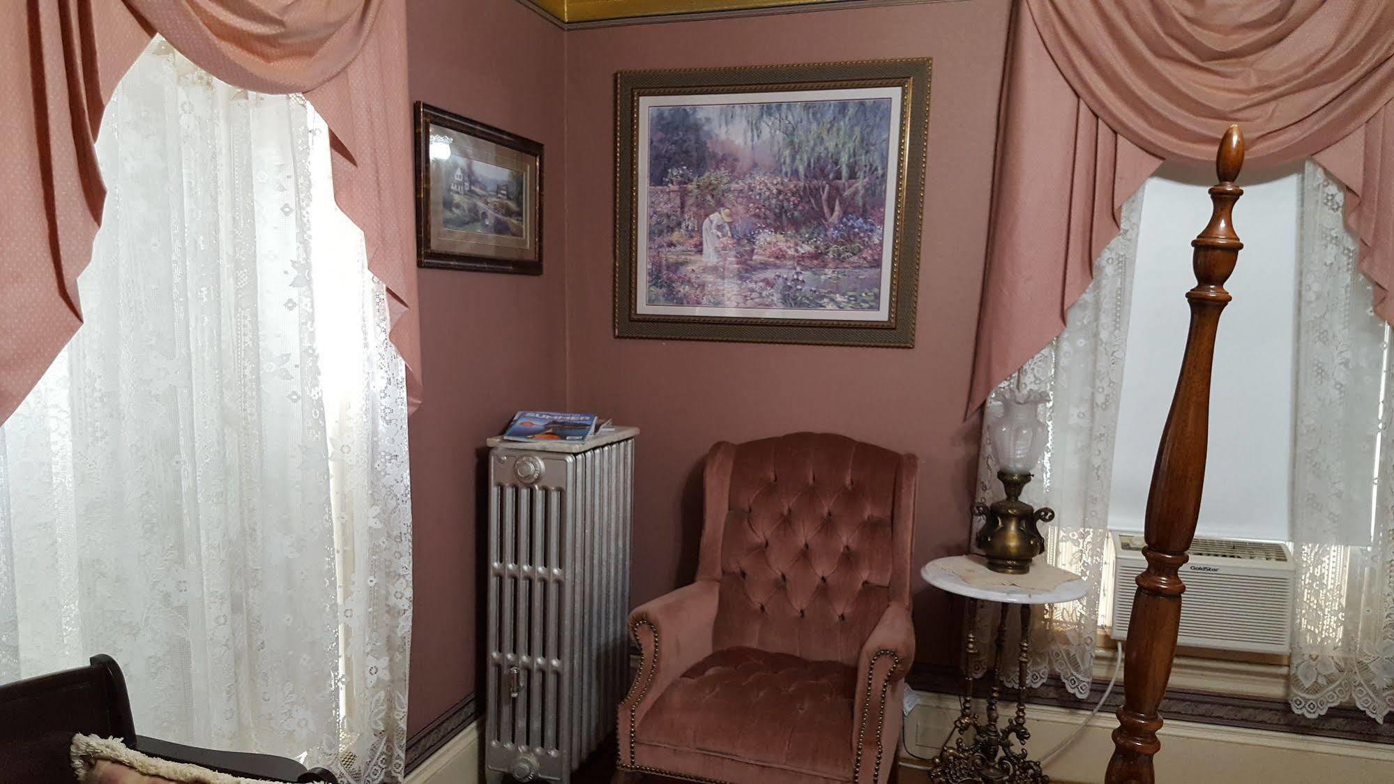 Holidae House Bed & Breakfast Бетел Экстерьер фото